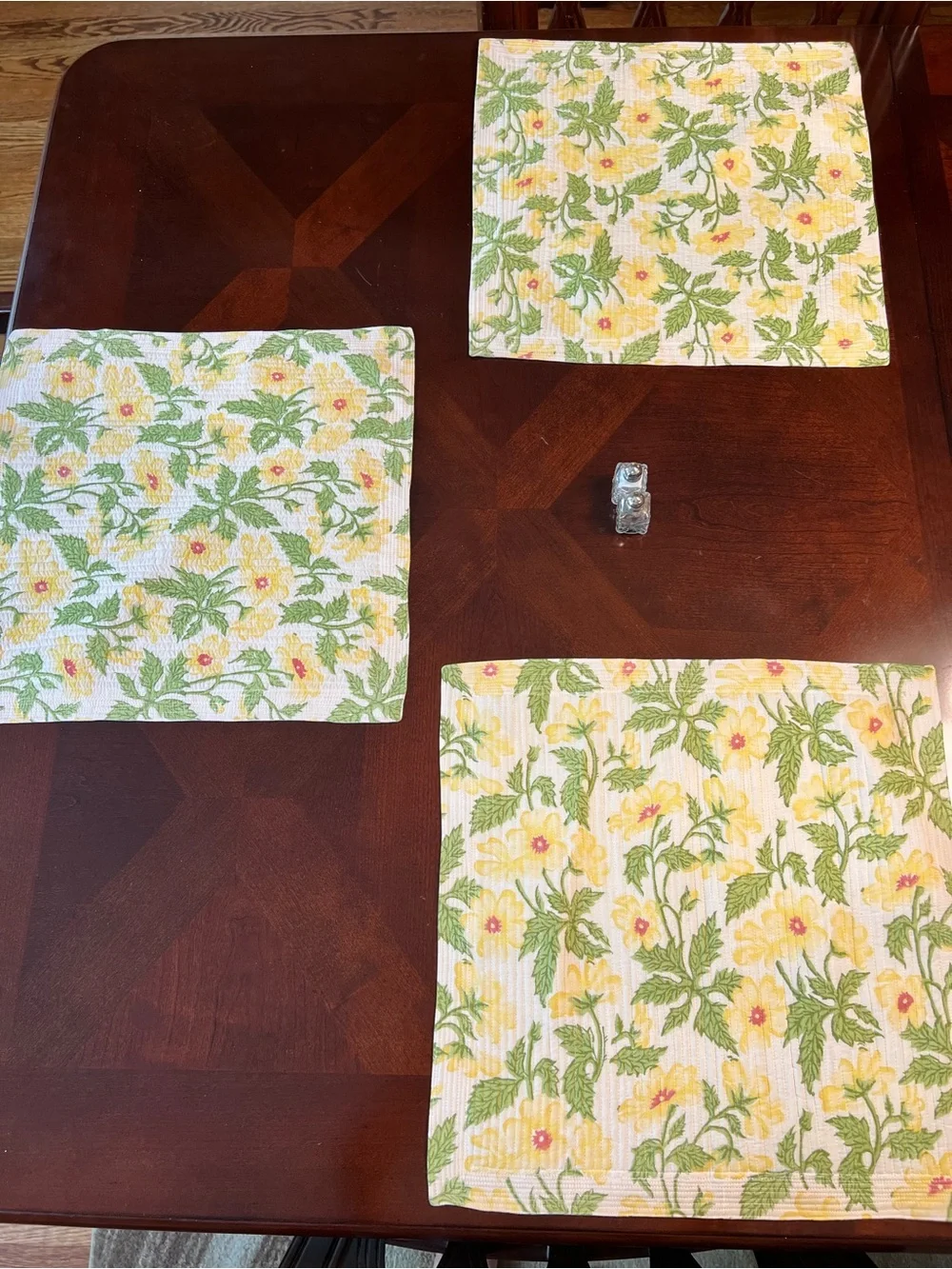 Pomegranate Inc. Yellow Floral Square Placemats, 8, excellent used condition